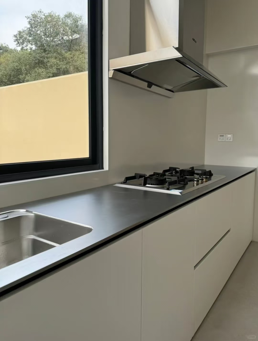 不銹鋼臺面也分真假？實心與復合的隱秘對決！